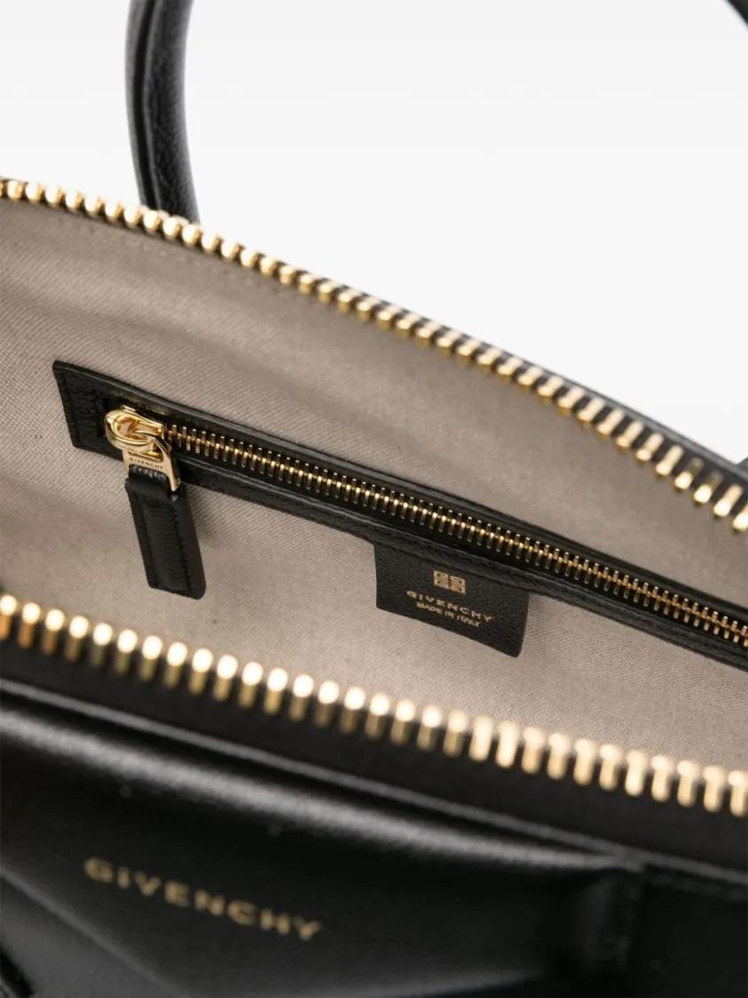 Givenchy Crossbody bags Grained Black Calf Leather Handbag With Gold-Tone in zwart