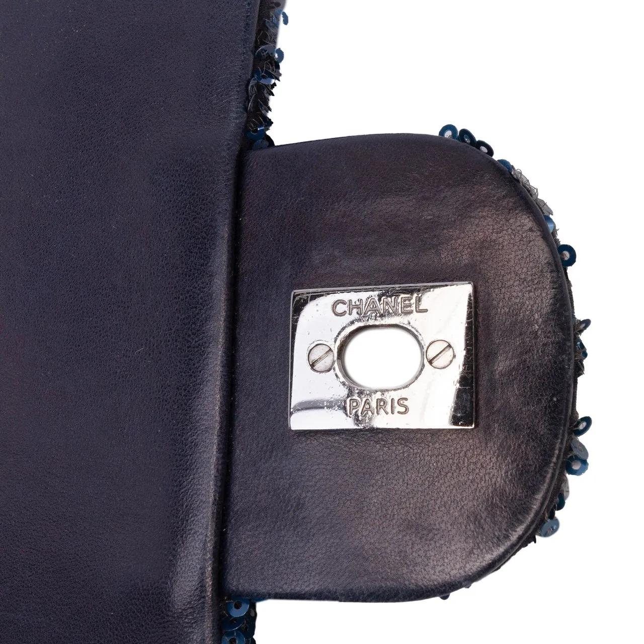 Thumbnail - Chanel Hobo Bags - 2012 Medium Sequined Satin Single Flap - Gr. unisize - in Blau - für Damen