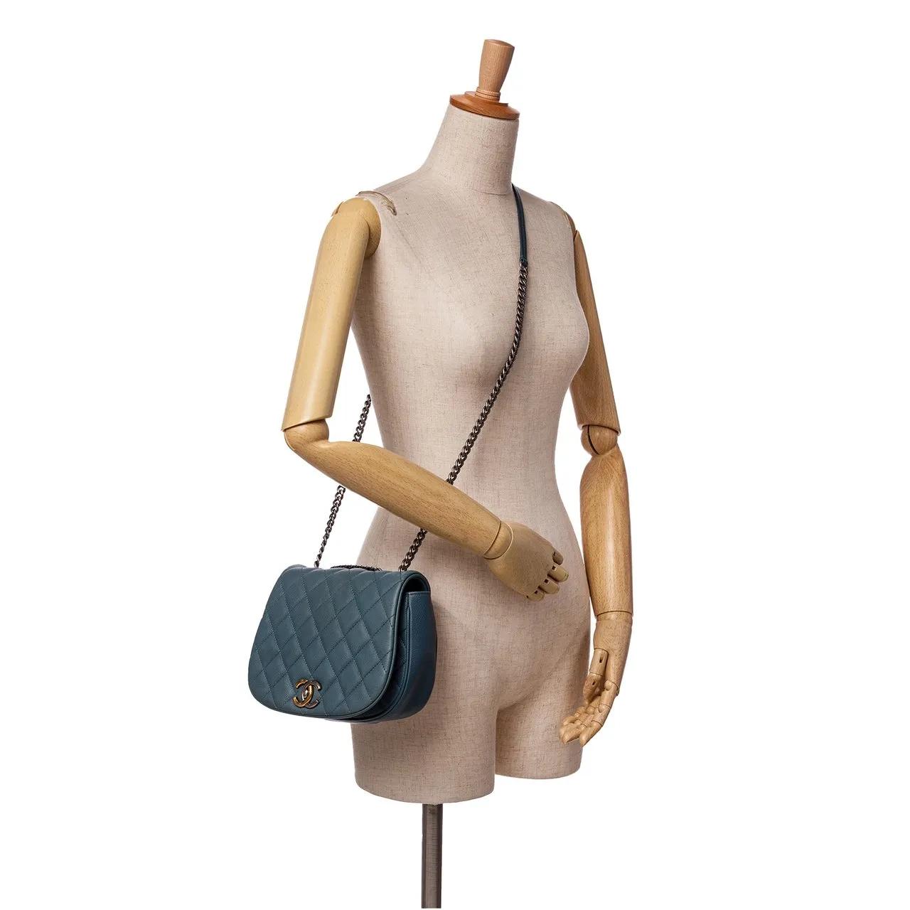 Thumbnail - Chanel Hobo Bags - 2016-2017 Small Quilted Caviar Casual Pocket Flap - Gr. unisize - in Blau - für Damen