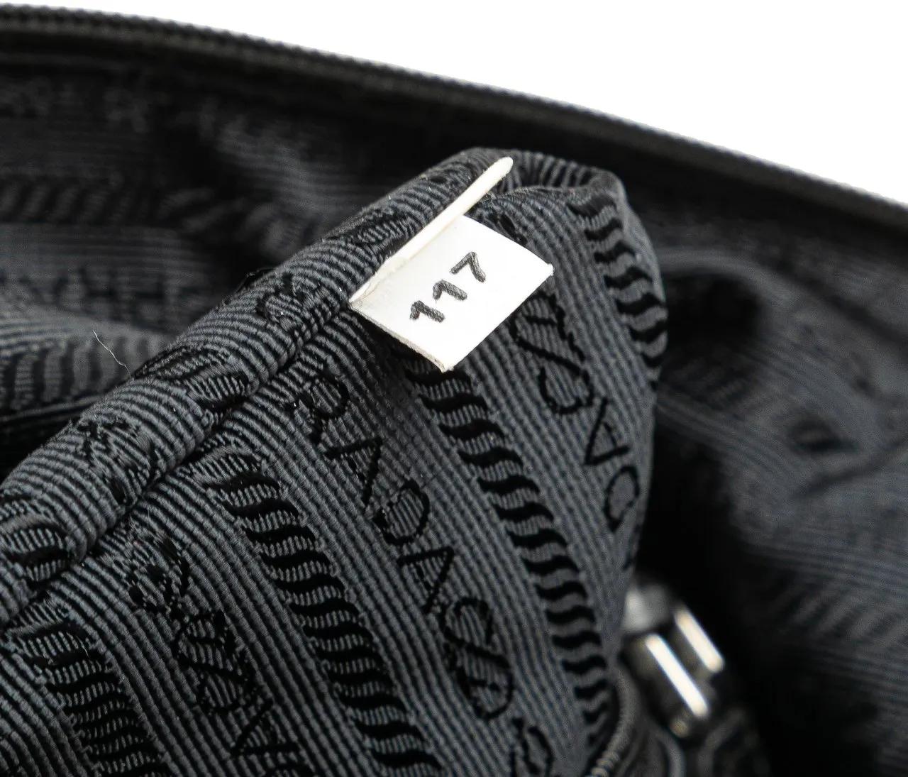 Thumbnail - Prada Hobo Bags - Tessuto Stampato Floral Satchel - Gr. unisize - in Schwarz - für Damen