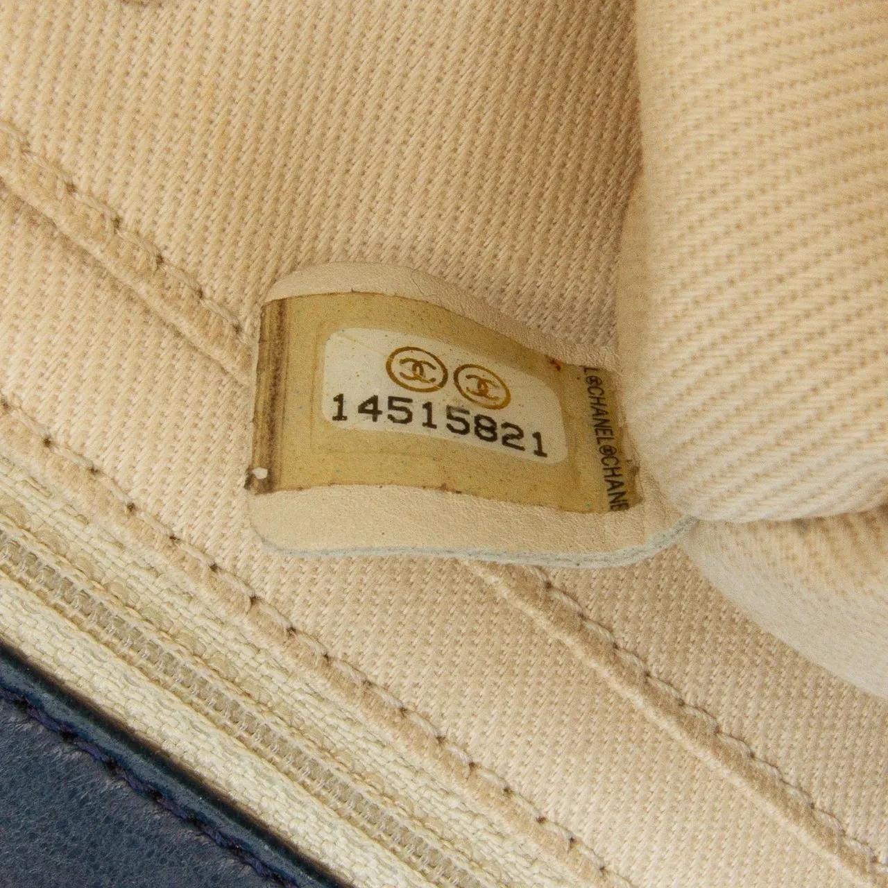 Thumbnail - Chanel Hobo Bags - Quilted Patent In The Business Flap - Gr. unisize - in Blau - für Damen