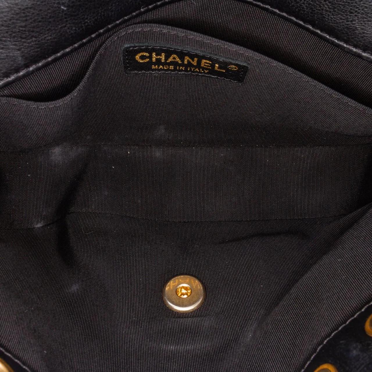 Thumbnail - Chanel Hobo Bags - CC Chevron Calfskin Round Flap Satchel - Gr. unisize - in Schwarz - für Damen
