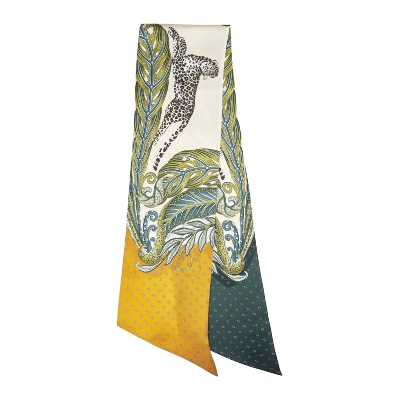 Salvatore Ferragamo Écharpe légère Silk Scarf With Leopard Motif Multicolor