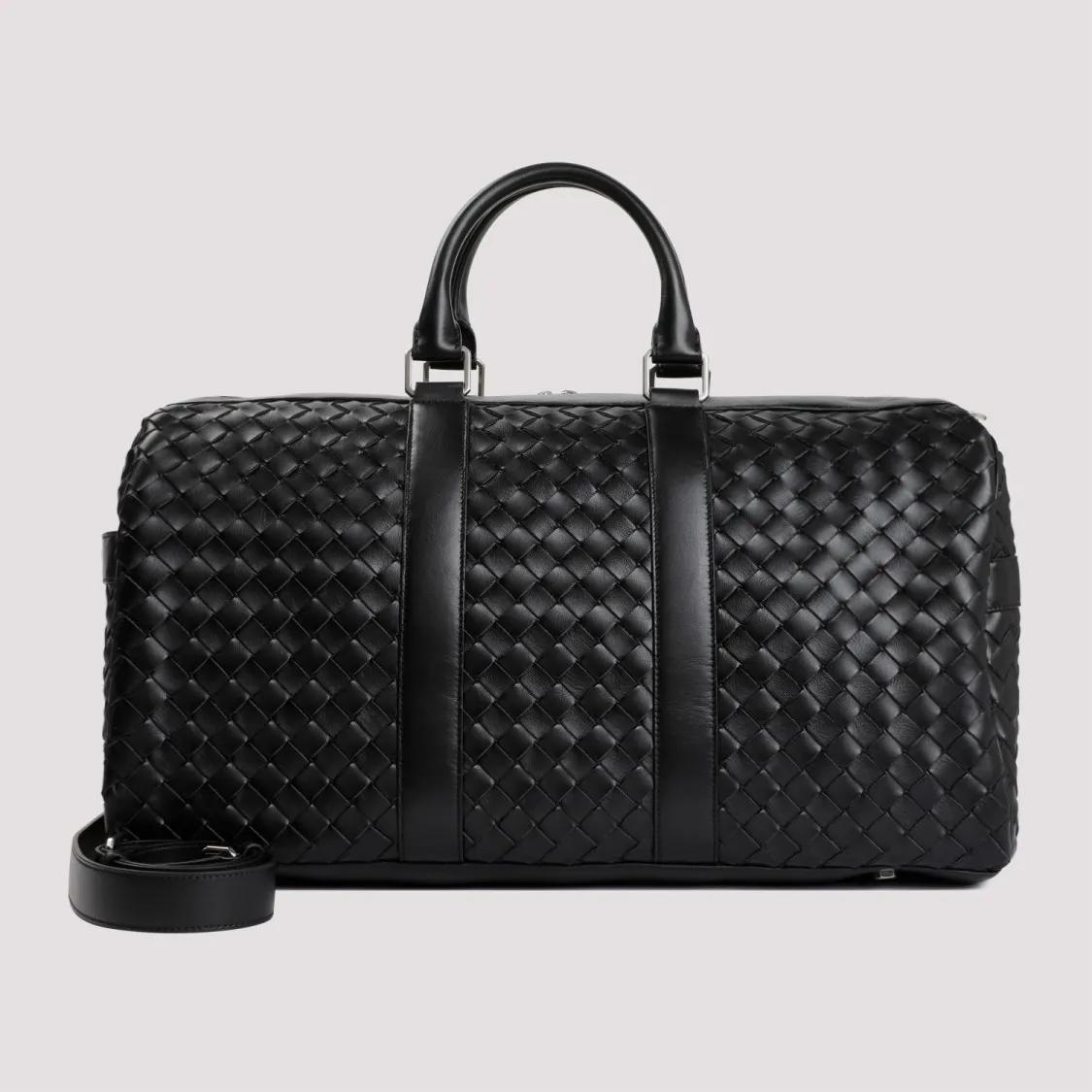 Bottega Veneta Reistassen Black Classic Intrecciato Duffle Bag in zwart