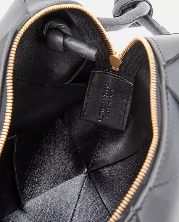 Bottega Veneta Crossbody bags MINI CASSETTE CAMERA BAG IN LEATHER in zwart
