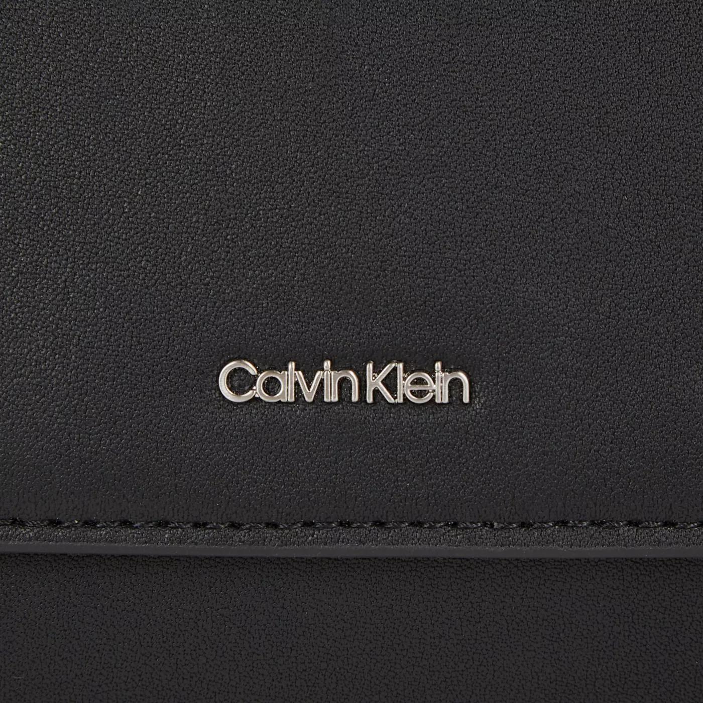 Calvin Klein Crossbody bags Must damen Handtasche Schwarz K60K611 in zwart