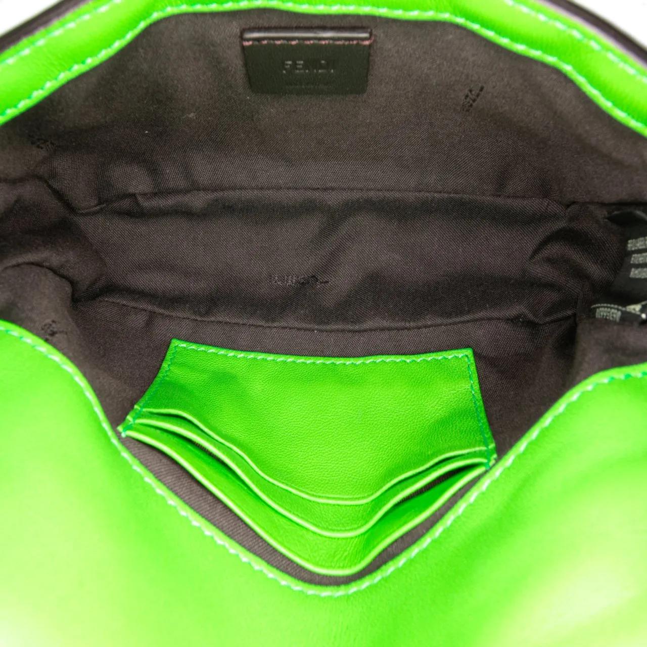 Thumbnail - Fendi Hobo Bags - Mini Zucca Embossed Leather Baguette Satchel - Gr. unisize - in Grün - für Damen