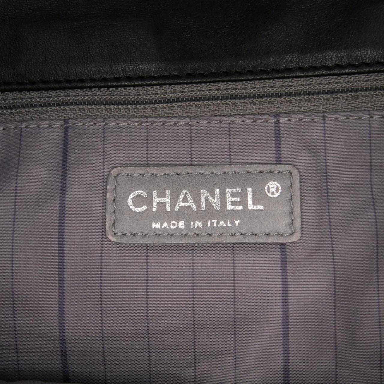 Thumbnail - Chanel Hobo Bags - CC Studded Lambskin East West Flap - Gr. unisize - in Schwarz - für Damen