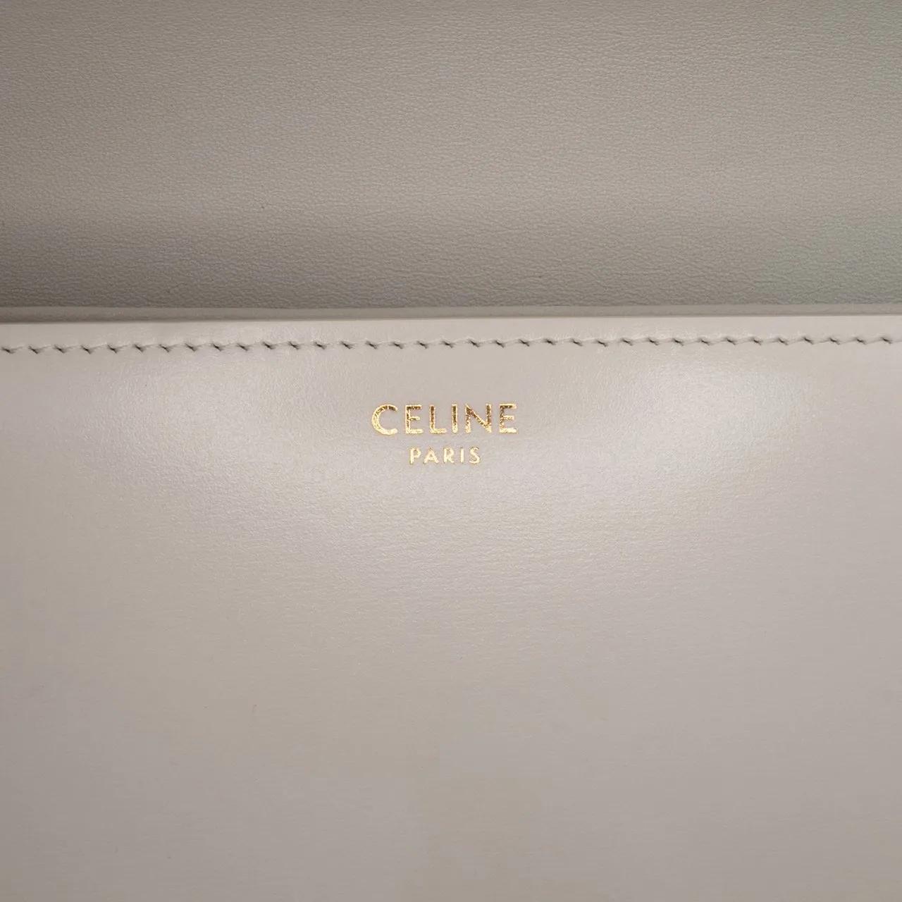 Thumbnail - Celine Hobo Bags - Classique Shiny Calfskin Triomphe Crossbody - Gr. unisize - in Braun - für Damen