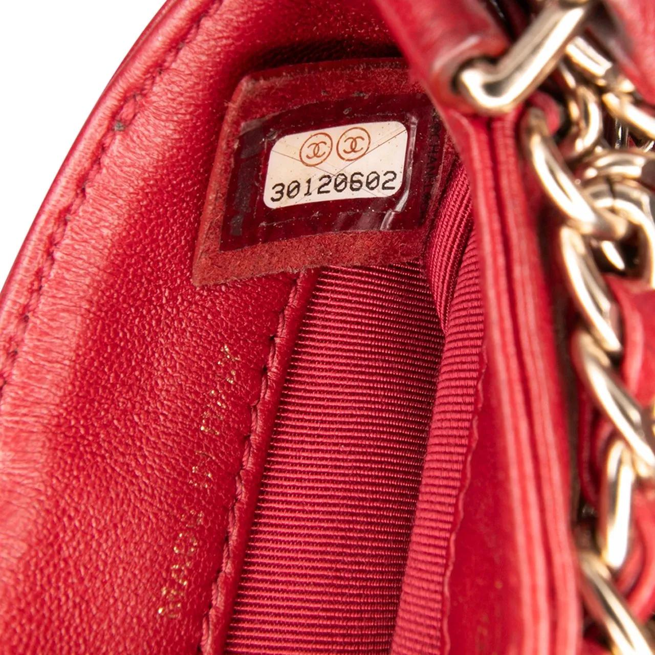 Thumbnail - Chanel Hobo Bags - Lambskin Tech Me Out Clutch With Chain - Gr. unisize - in Rot - für Damen