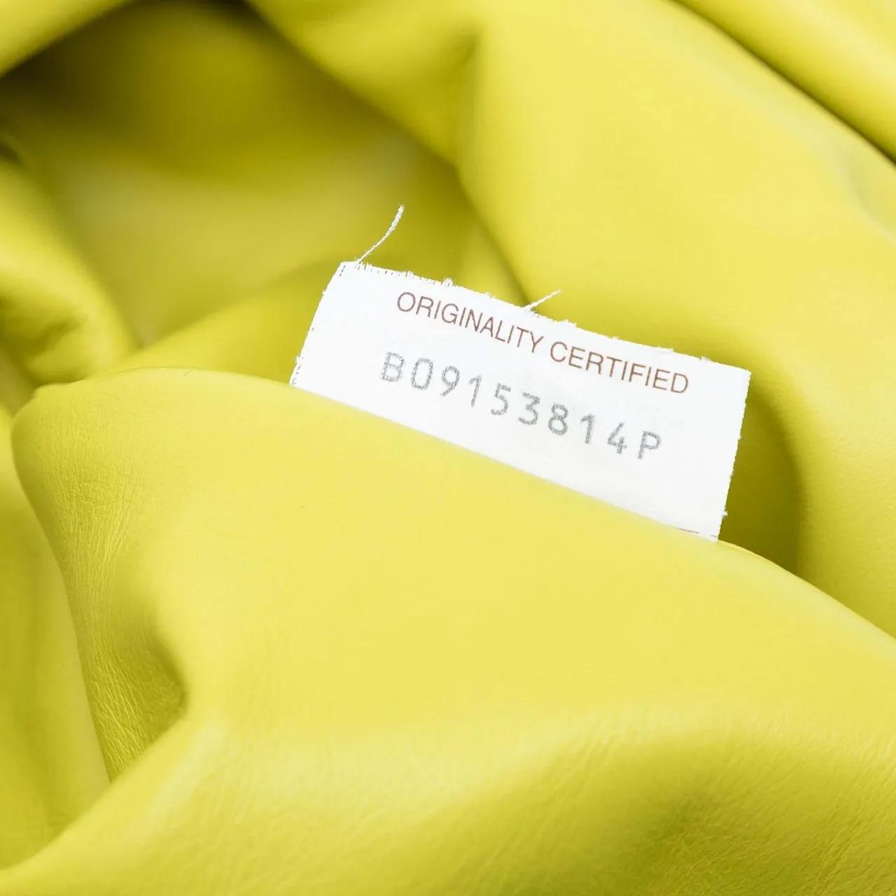 Thumbnail - Bottega Veneta Clutches - Lambskin The Pouch - Gr. unisize - in Gelb - für Damen