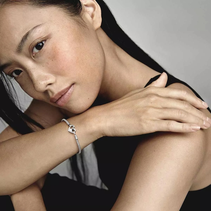 Celebrities with pandora bracelets deals