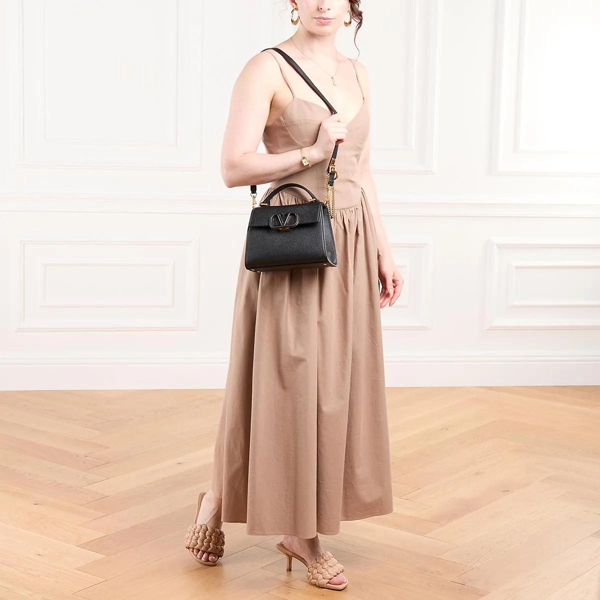 Valentino Garavani Shoppers & Totes Small Top Handle Bag in zwart