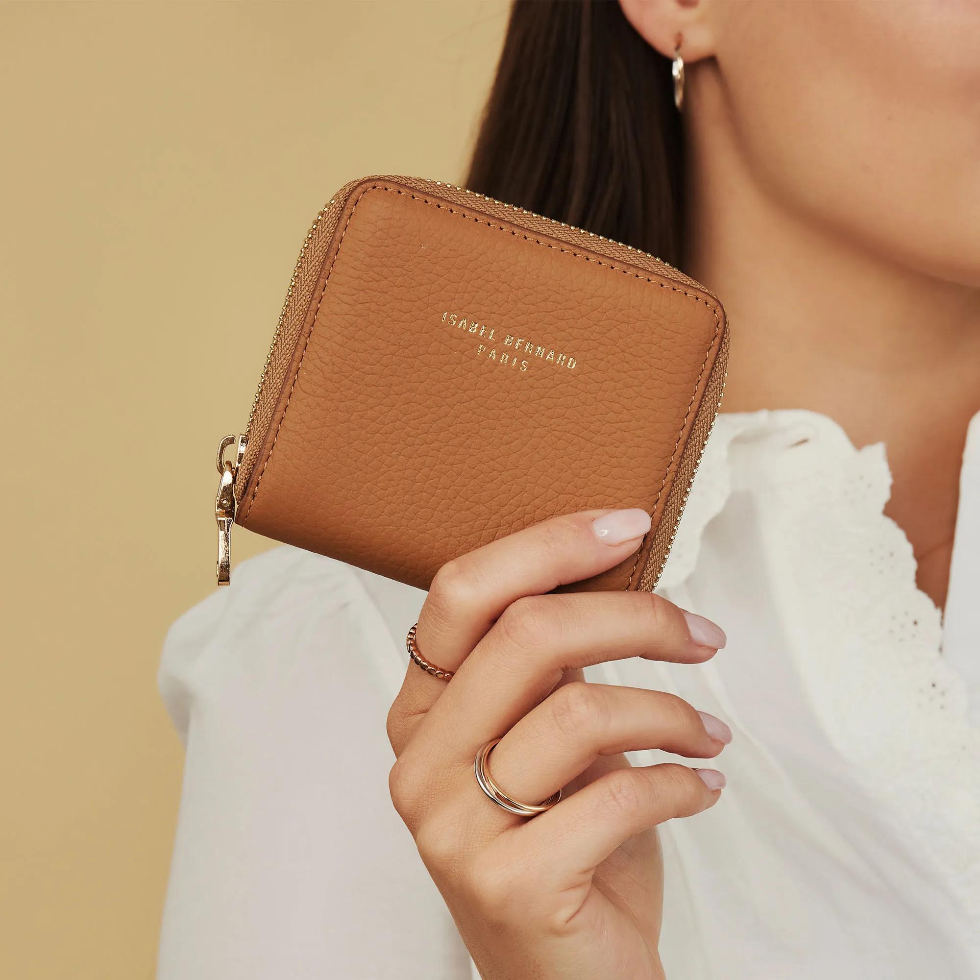 Thumbnail - Isabel Bernard Portemonnaie - Honoré Jules Camel Calfskin Leather Zipper Wallet - Gr. unisize - in Braun - für Damen