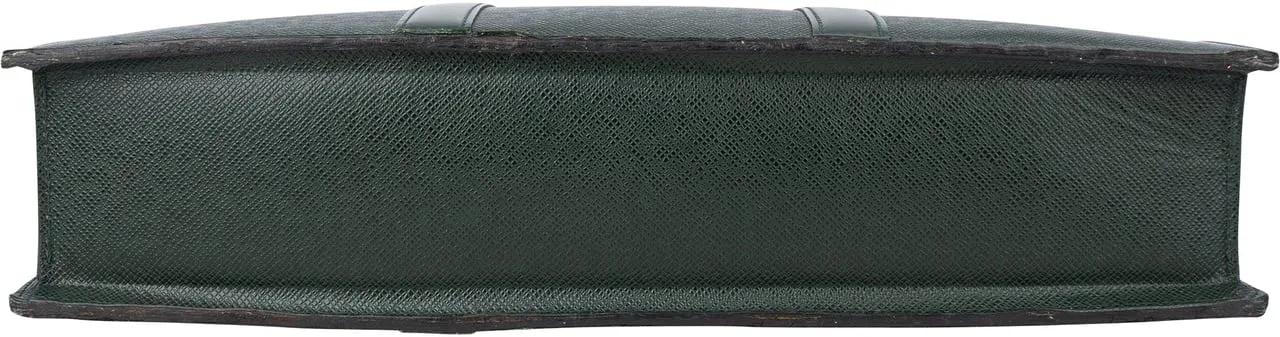 Thumbnail - Louis Vuitton Crossbody Bags - Louis Vuitton Green Taiga Leather Porte Documents - Gr. unisize - in Grün - für Damen