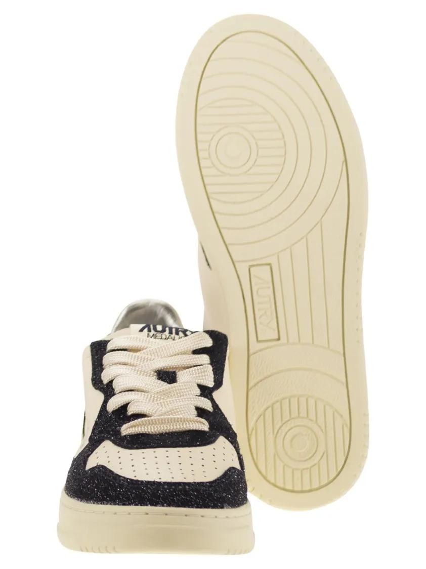 Thumbnail - Autry Low-Top Sneaker - Medalist Low - Sneakers With Two-Tone Glitter - Gr. 41 (EU) - in Schwarz - für Damen