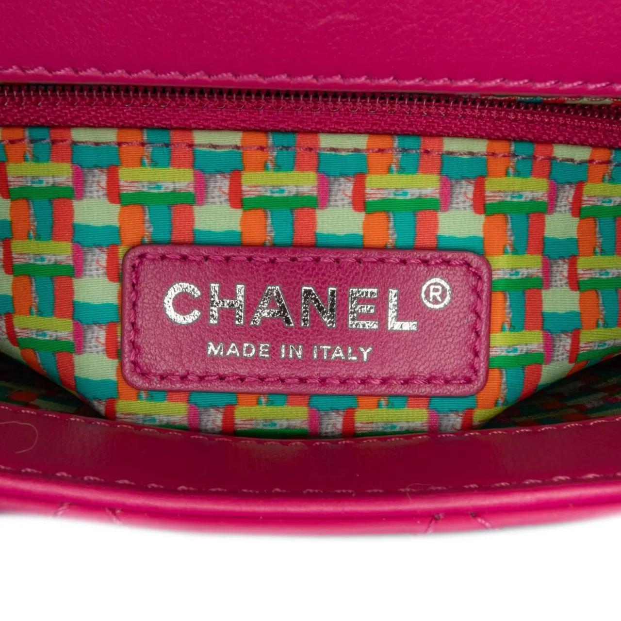 Chanel Hobo bags Paris Seoul Small Rubber Coco Rain Flap in poeder roze