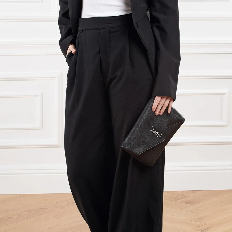 Saint Laurent Enveloptas Cassandre Envelope Messenger Bag Schwarz(Image 3)