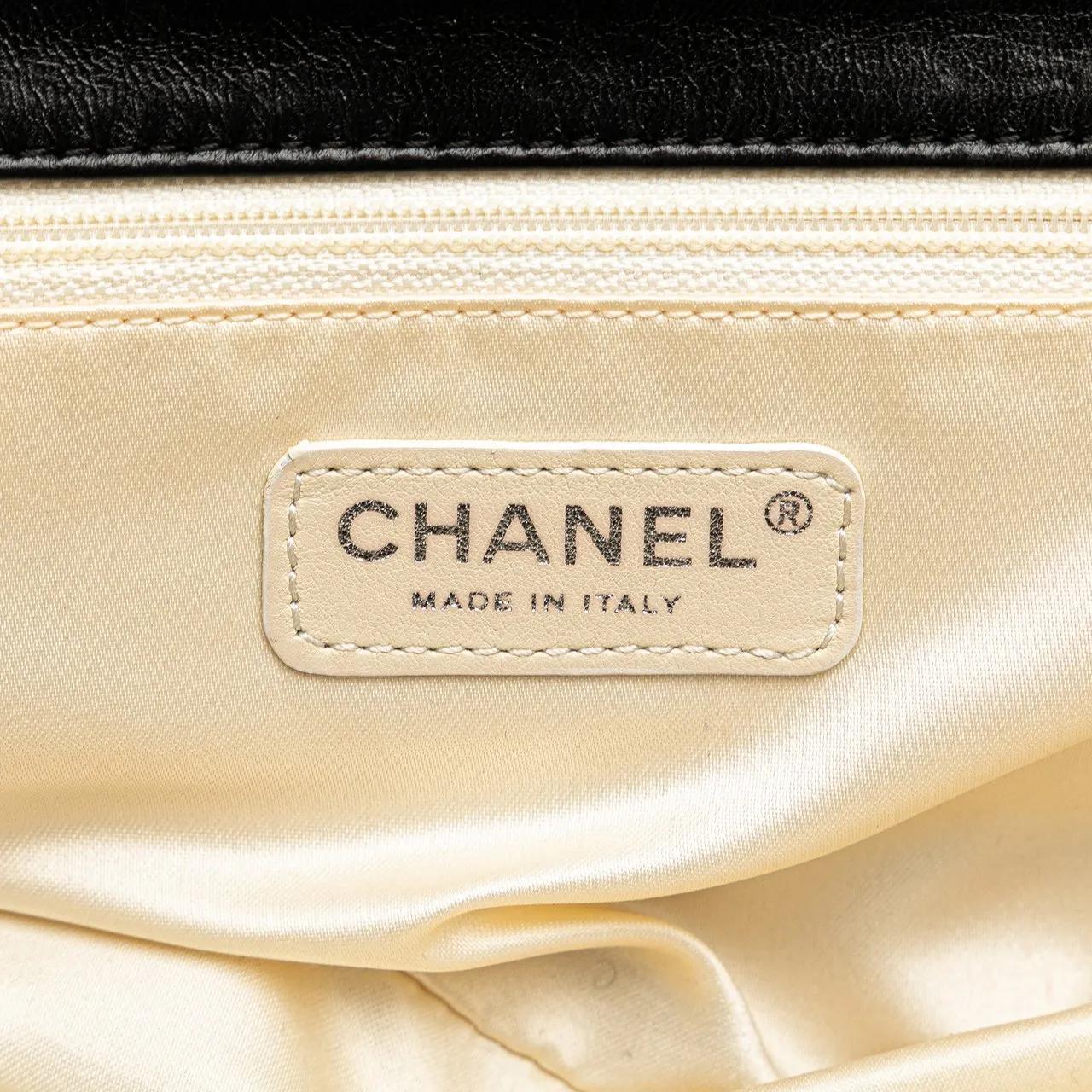Thumbnail - Chanel Hobo Bags - Quilted Lambskin Reissue East West Flap - Gr. unisize - in Schwarz - für Damen
