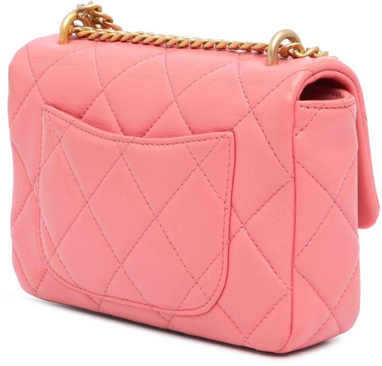 Chanel Hobo bags 2021-2024 Mini Lambskin Pending CC Flap in poeder roze