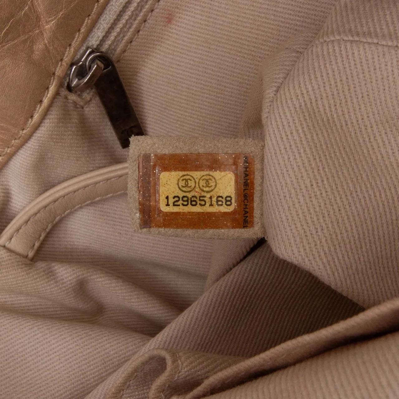 Thumbnail - Chanel Shopper - Distressed Calfskin Shopping In Moscow Tote - Gr. unisize - in Gold - für Damen