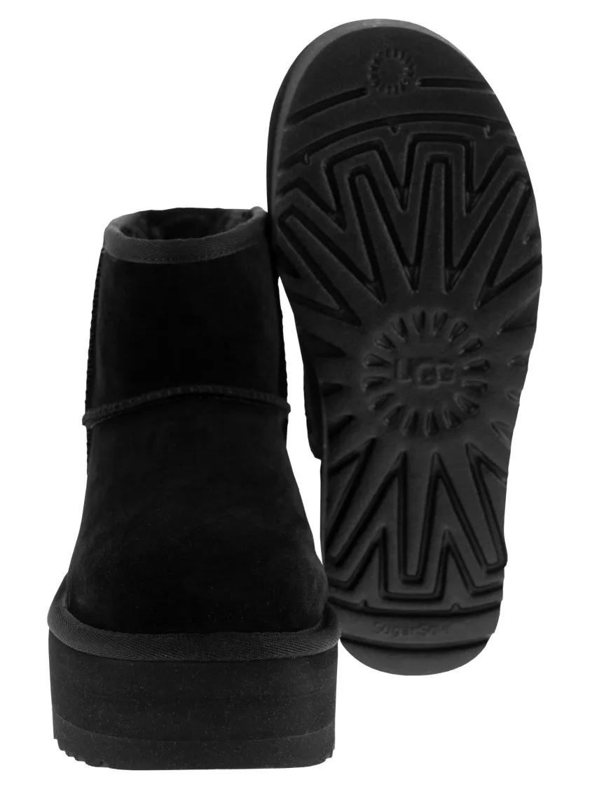 Thumbnail - UGG Stiefel - Classic Mini Platform - Ankle Boot With Platform - Gr. 5 - in Schwarz - für Damen