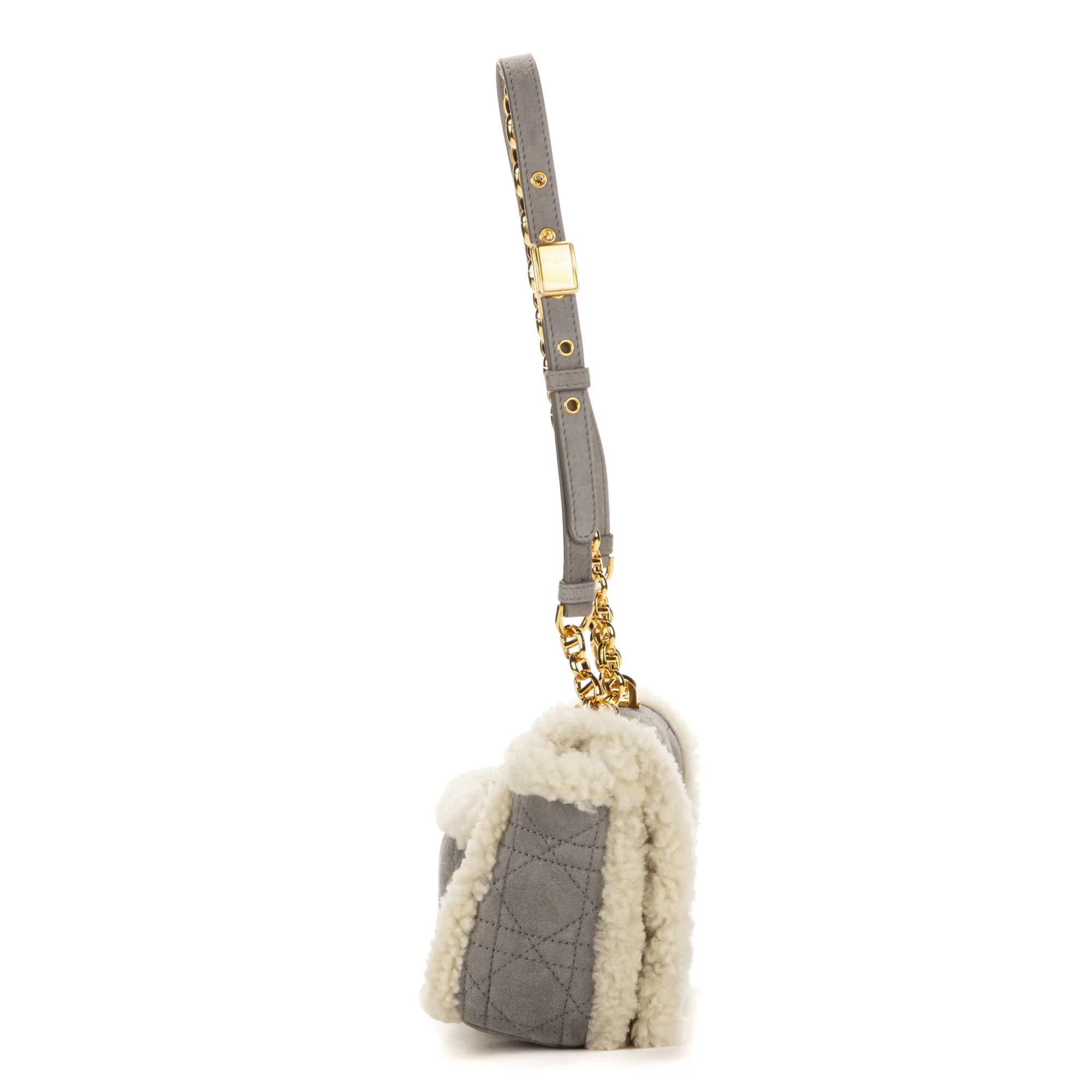 Thumbnail - Christian Dior Crossbody Bags - Ltd. Ed. Shearling Caro Small - Gr. unisize - in Grau - für Damen