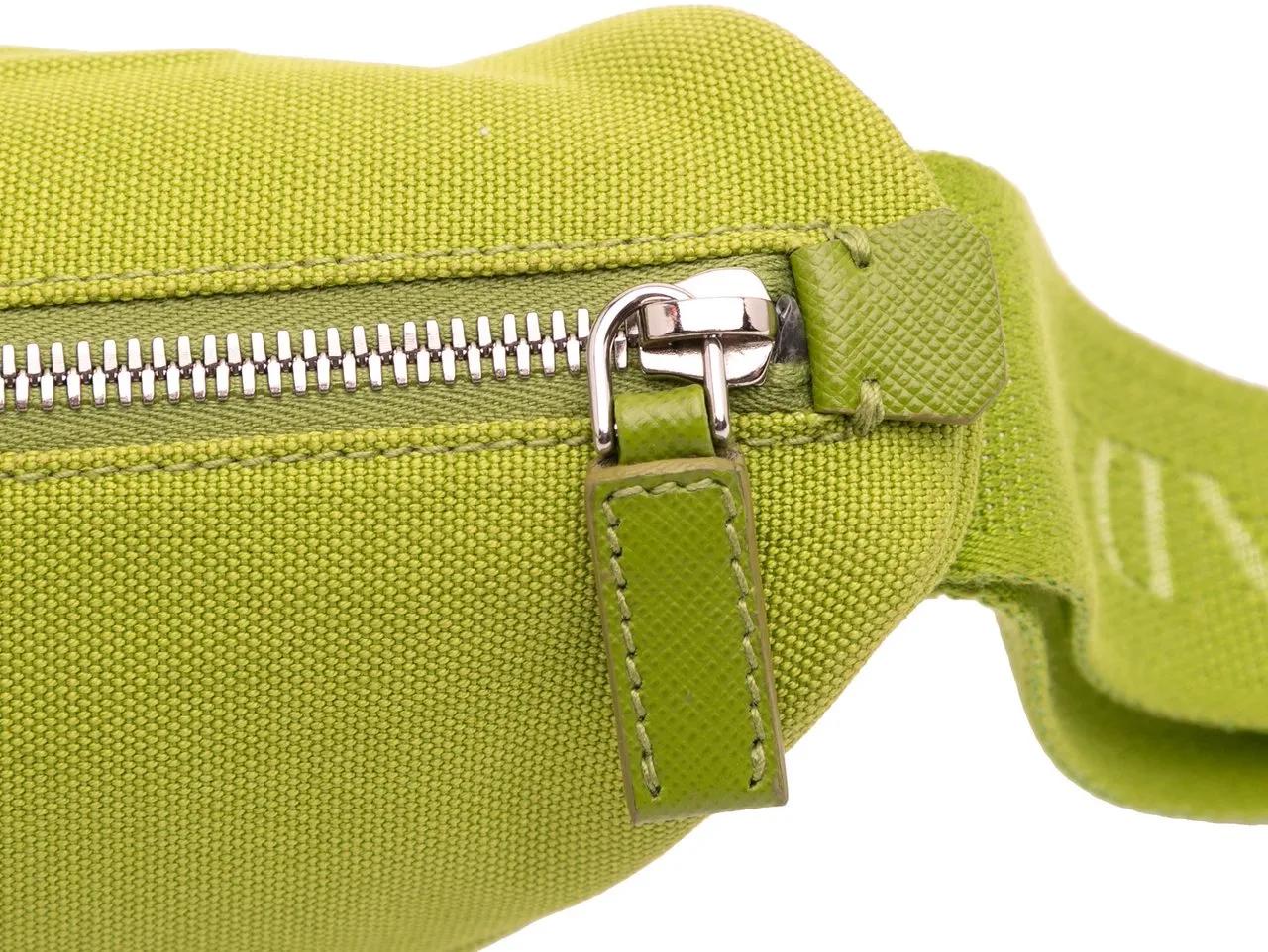Thumbnail - Prada Clutches - Canvas Canapa Triangle Logo Wristlet Clutch - Gr. unisize - in Grün - für Damen