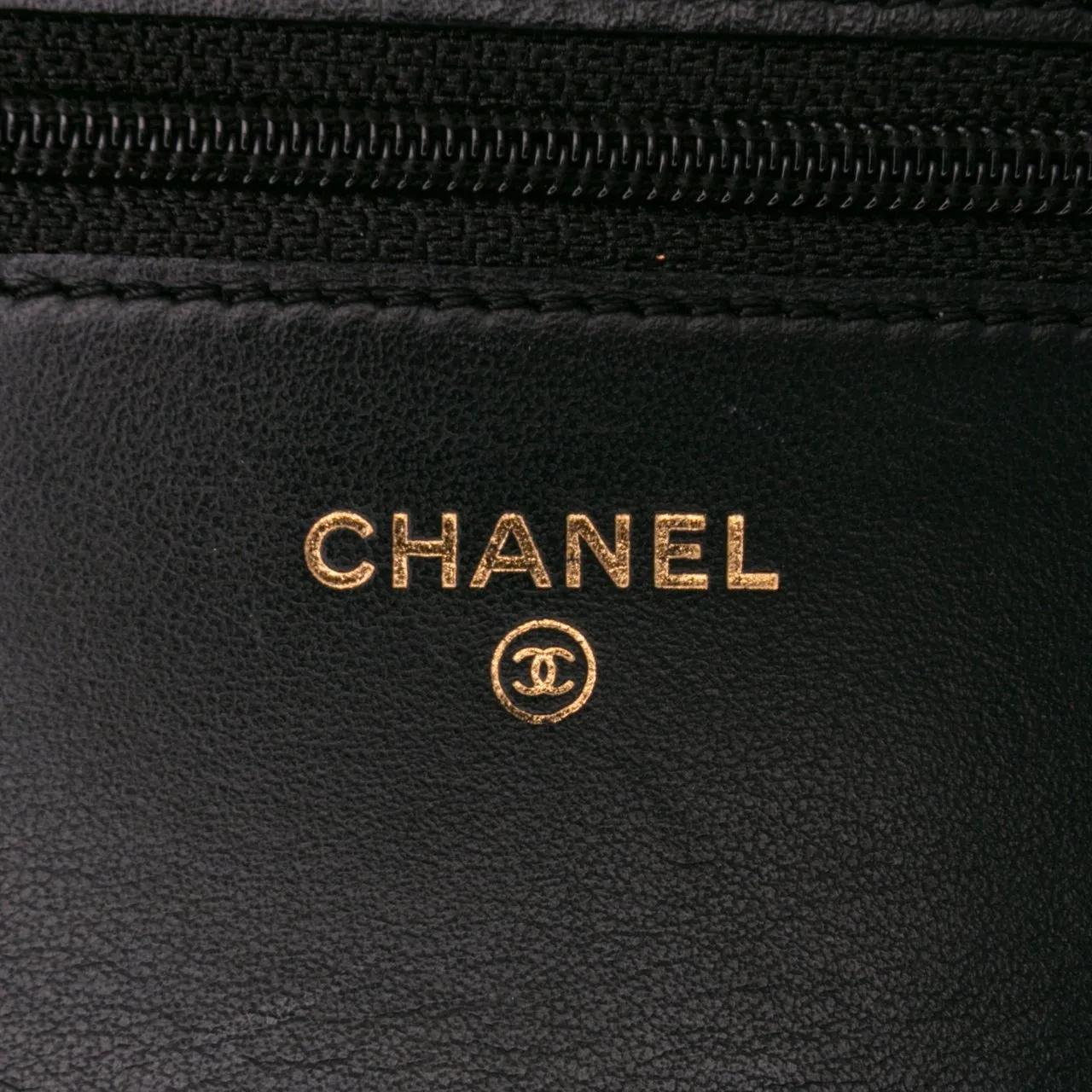 Thumbnail - Chanel Hobo Bags - Quilted Calfskin Chain Around Boy Wallet On Chain - Gr. unisize - in Schwarz - für Damen