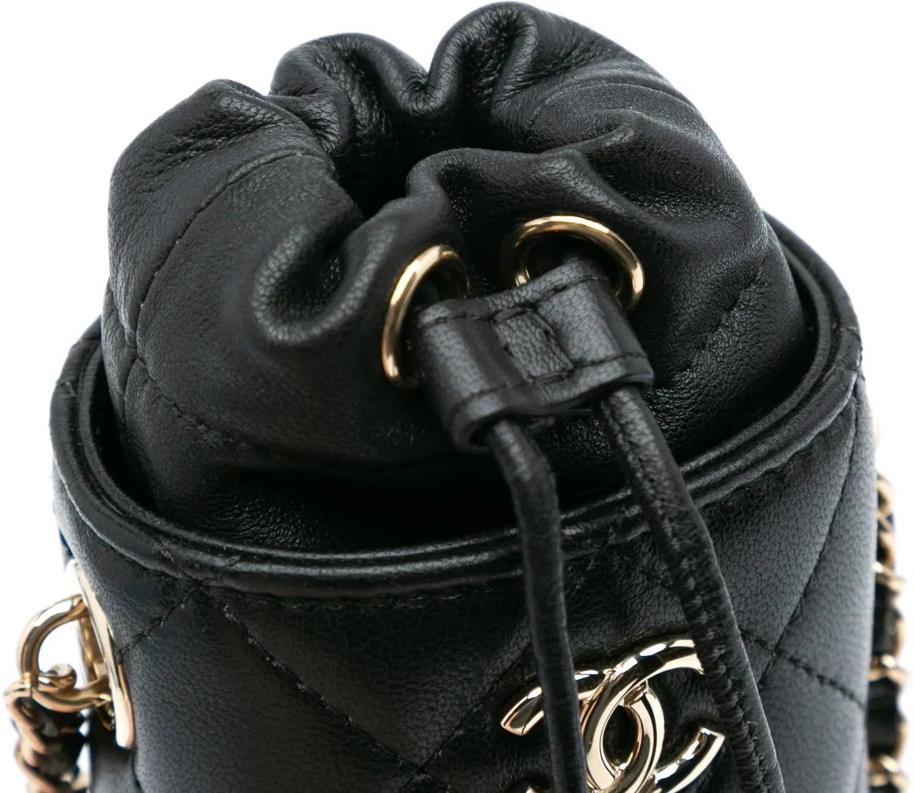 Thumbnail - Chanel Hobo Bags - Micro Quilted Lambskin Drawstring Bucket Bag - Gr. unisize - in Schwarz - für Damen