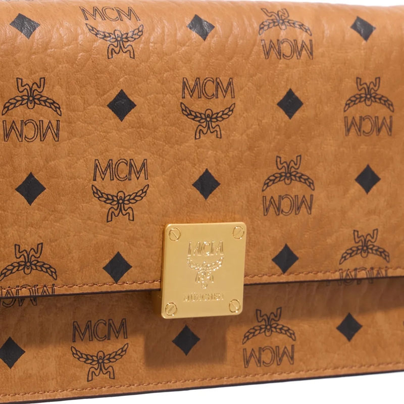 MCM Wallet On A Chain Aren Visetos Wallet On Chain Lrg Co Cognac(Image 5)