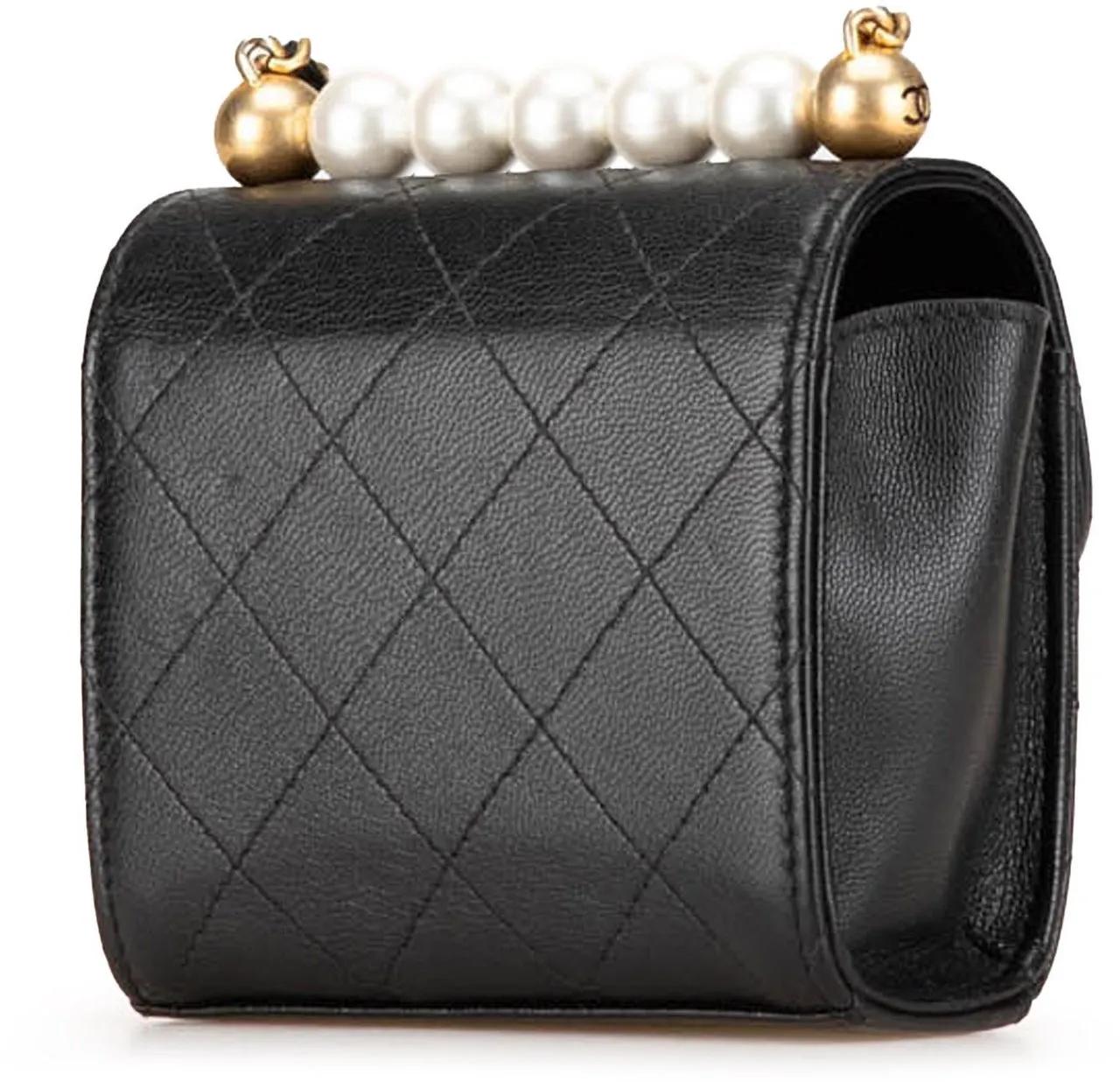 Chanel Hobo bags 2000-2023 Mini Goatskin Chic Pearls Clutch On Chai in zwart