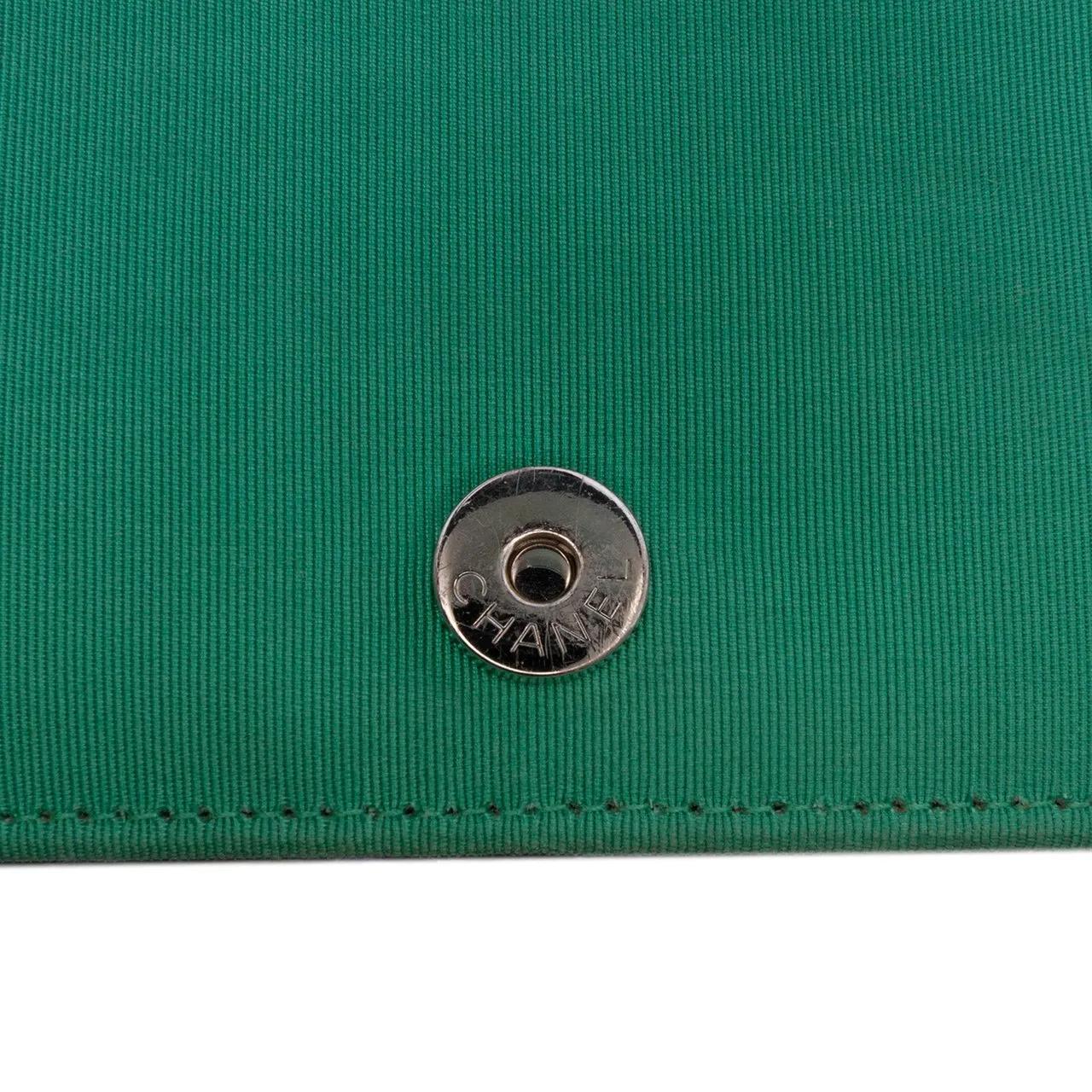 Thumbnail - Chanel Hobo Bags - CC Quilted Boucle Tweed Robot Charm Wallet On Chai - Gr. unisize - in Schwarz - für Damen