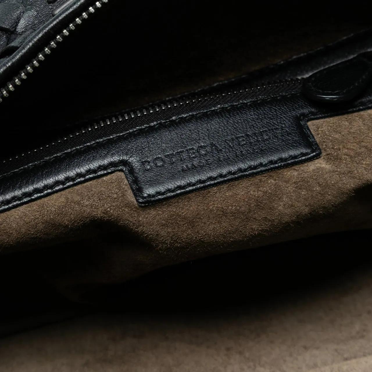 Thumbnail - Bottega Veneta Crossbody Bags - Nappa Intrecciato Stitched Handbag - Gr. unisize - in Schwarz - für Damen