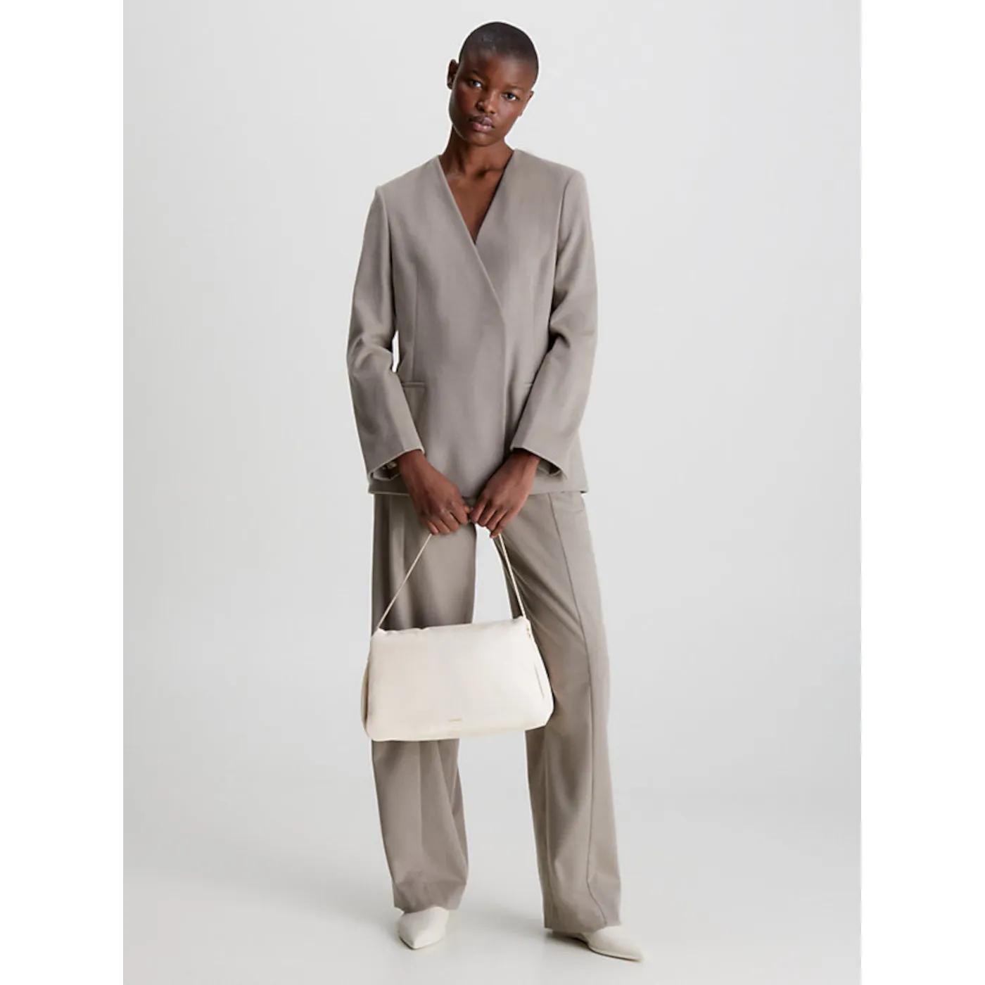 Thumbnail - Calvin Klein Hobo Bags - Puffed Shoulder Bag - Gr. unisize - in Gold - für Damen