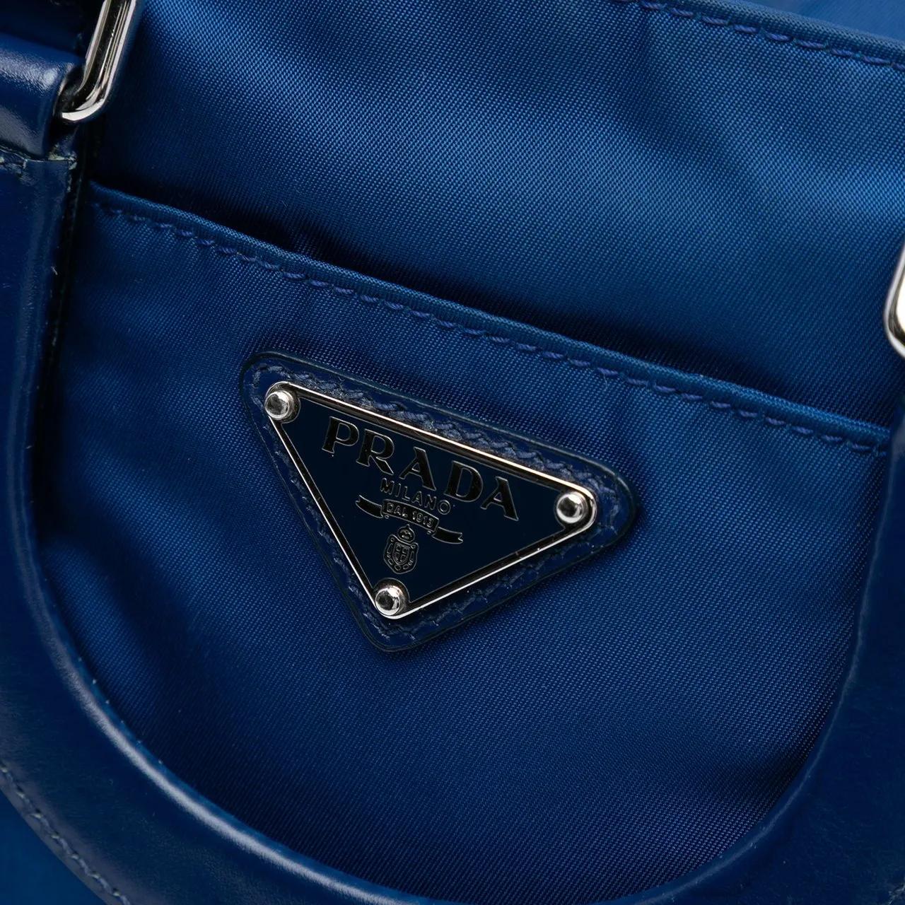 Thumbnail - Prada Hobo Bags - Vitello Trimmed Tessuto Satchel - Gr. unisize - in Blau - für Damen