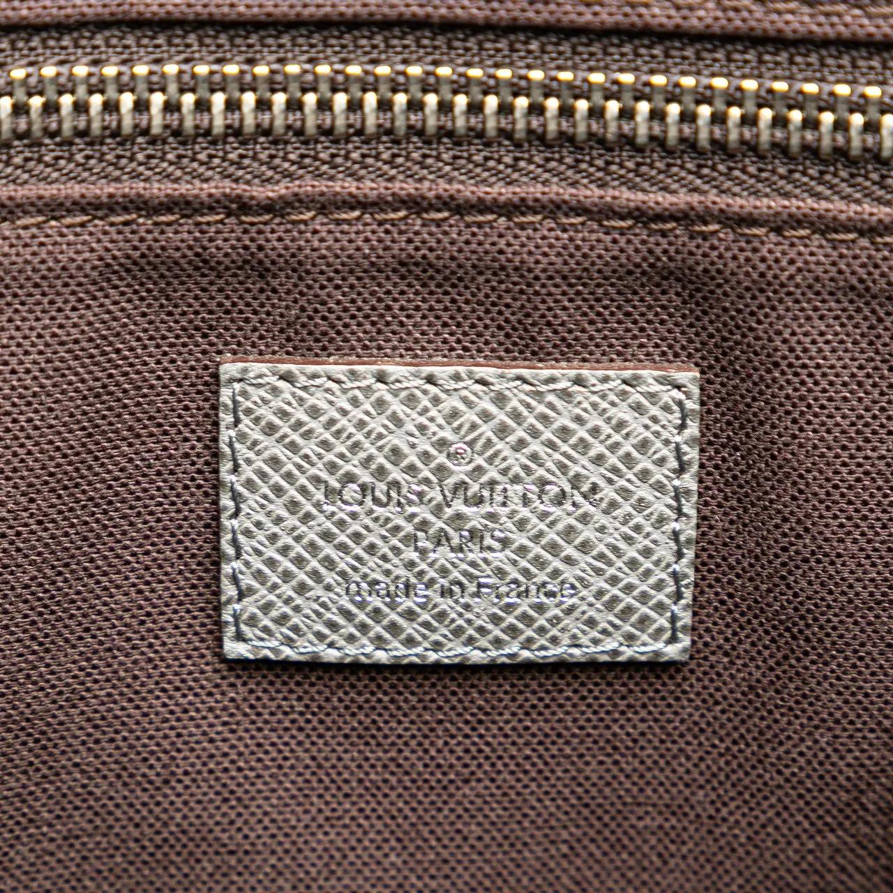 Thumbnail - Louis Vuitton Hobo Bags - Taiga Roman MM - Gr. unisize - in Grau - für Damen