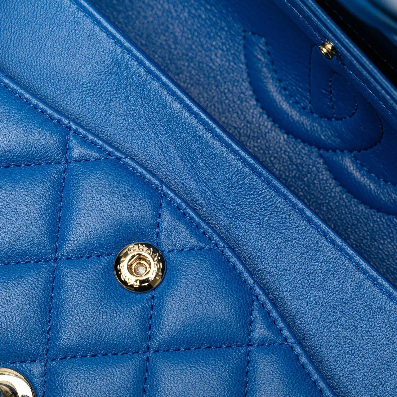 Chanel Hobo bags 2015-2016 Medium Classic Lambskin Double Flap in blauw