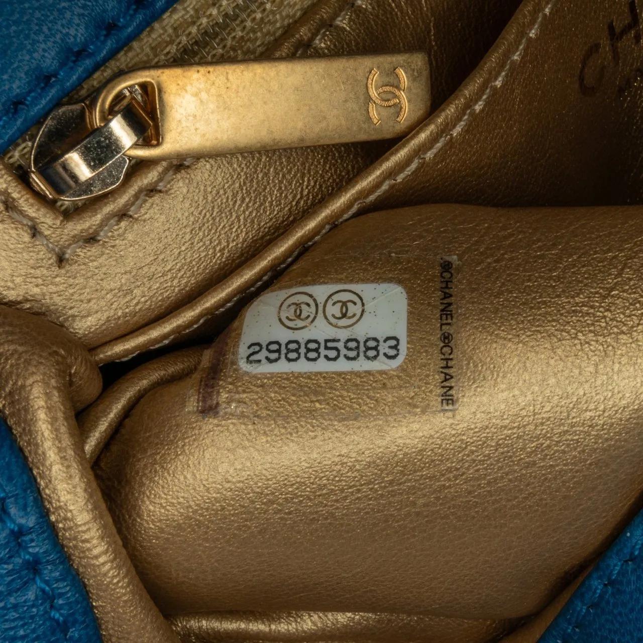 Chanel Hobo bags 2019 Mini Square Classic Lambskin Pearl Crush Sing in blauw