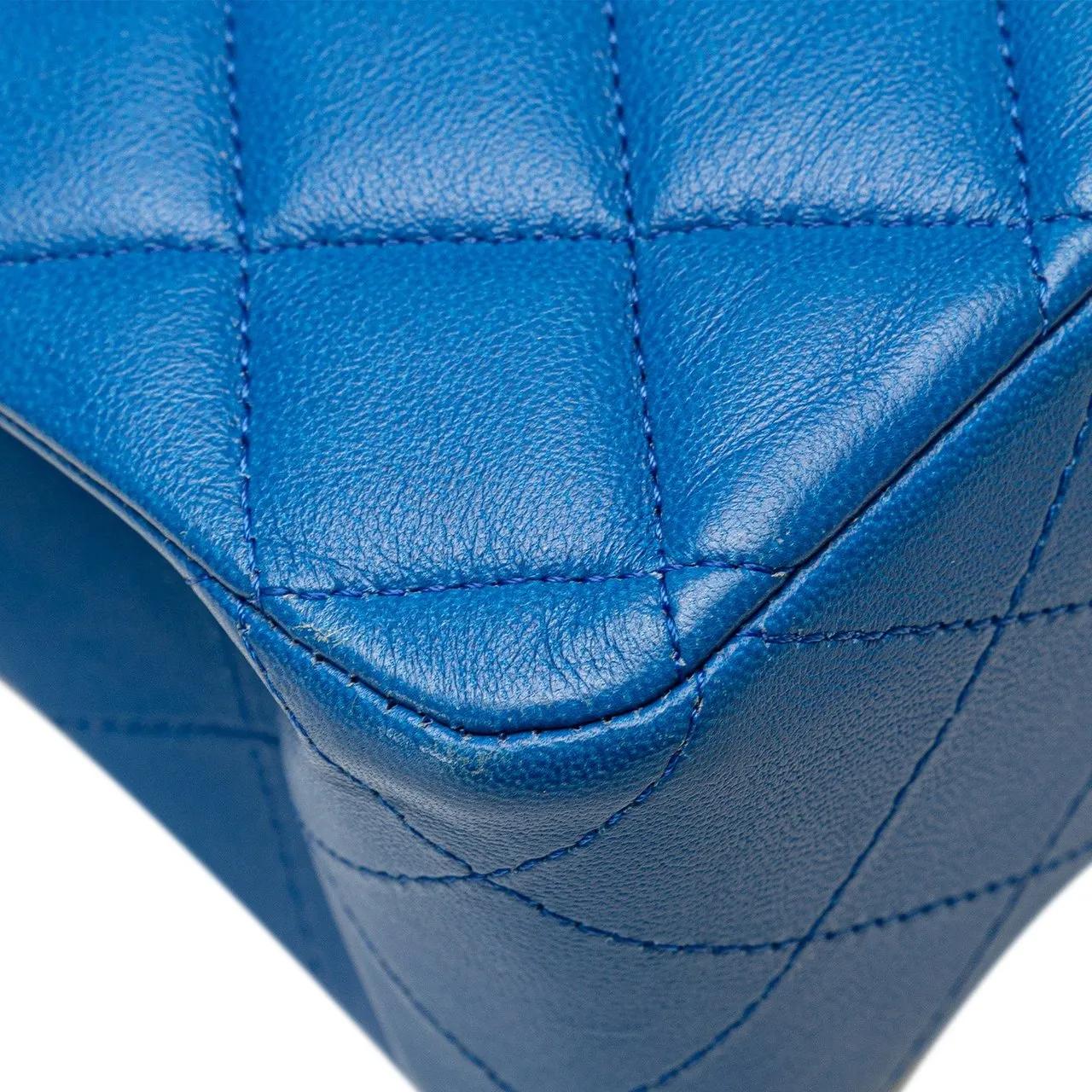Chanel Hobo bags 2015-2016 Medium Classic Lambskin Double Flap in blauw