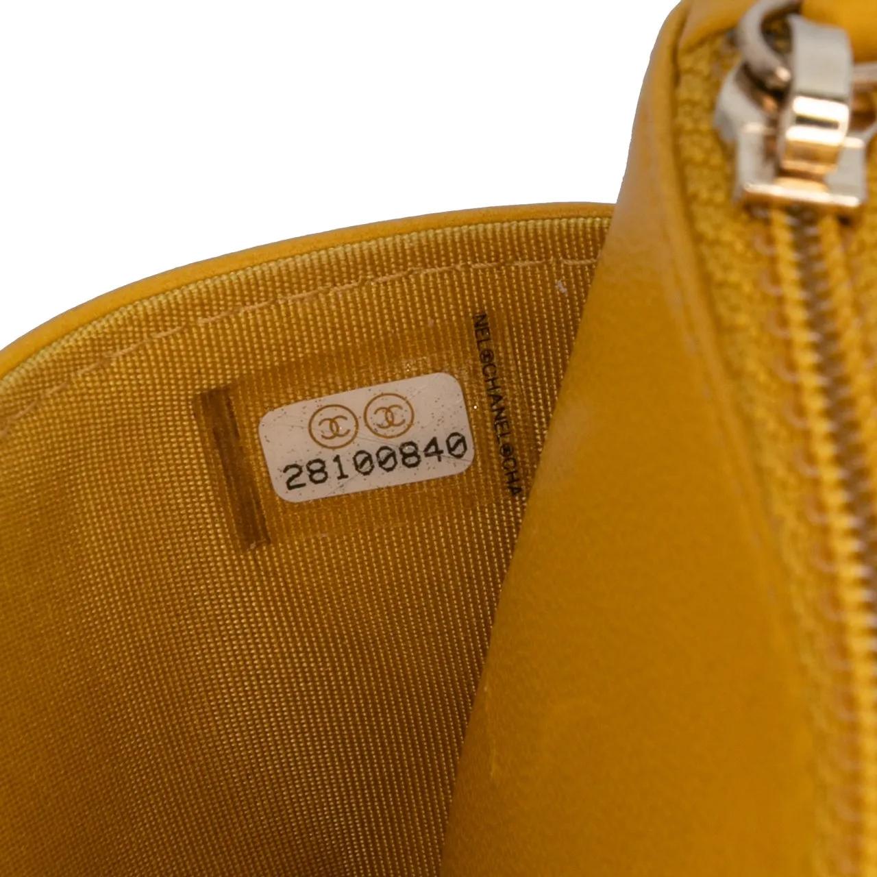 Thumbnail - Chanel Hobo Bags - Quilted Lambskin Boy Wallet On Chain - Gr. unisize - in Gelb - für Damen