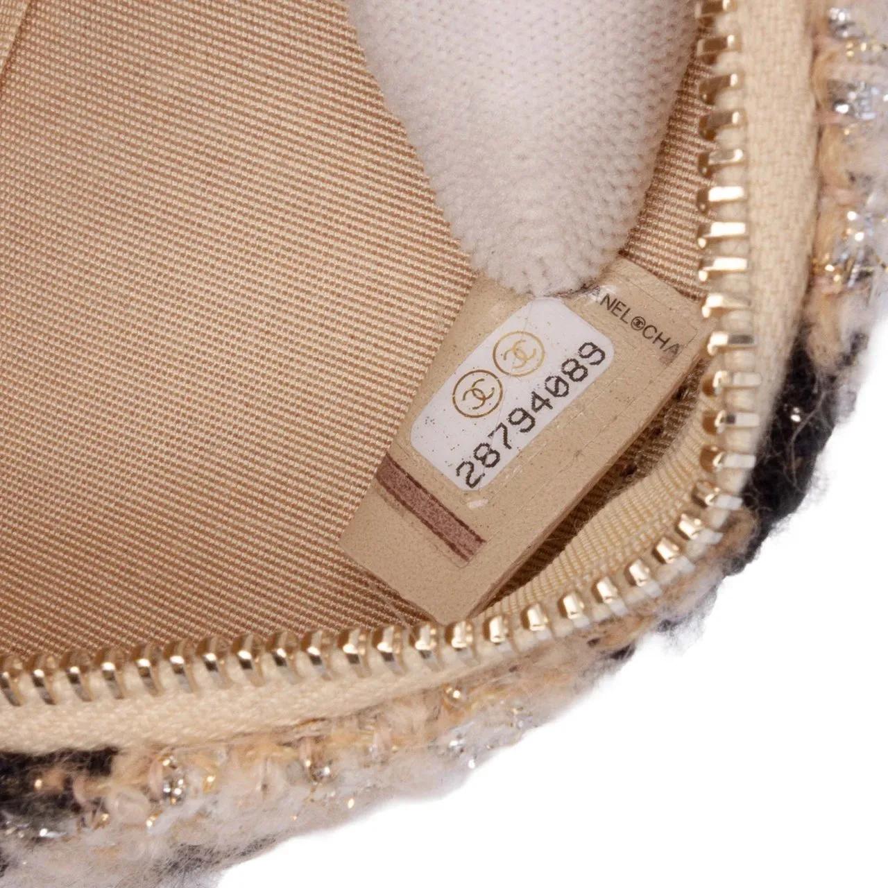 Thumbnail - Chanel Hobo Bags - CC Quilted Tweed and Shearling Round Clutch With C - Gr. unisize - in Braun - für Damen