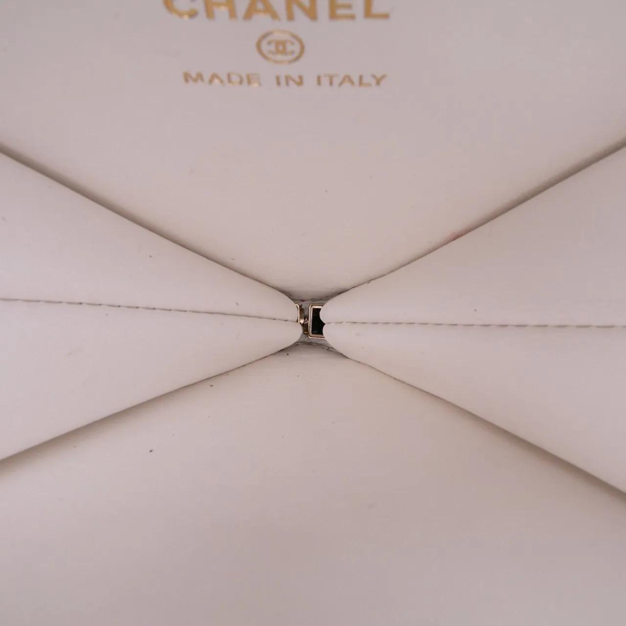 Thumbnail - Chanel Hobo Bags - Quilted Patent Calfskin CC Heart Clutch With Chain - Gr. unisize - in Schwarz - für Damen