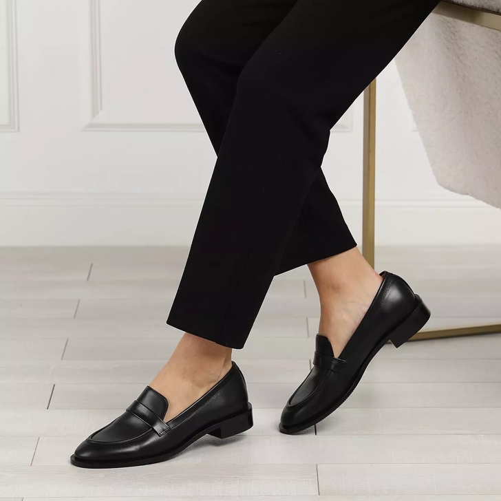 Stuart Weitzman Palmer Sleek Loafer Black Loafer