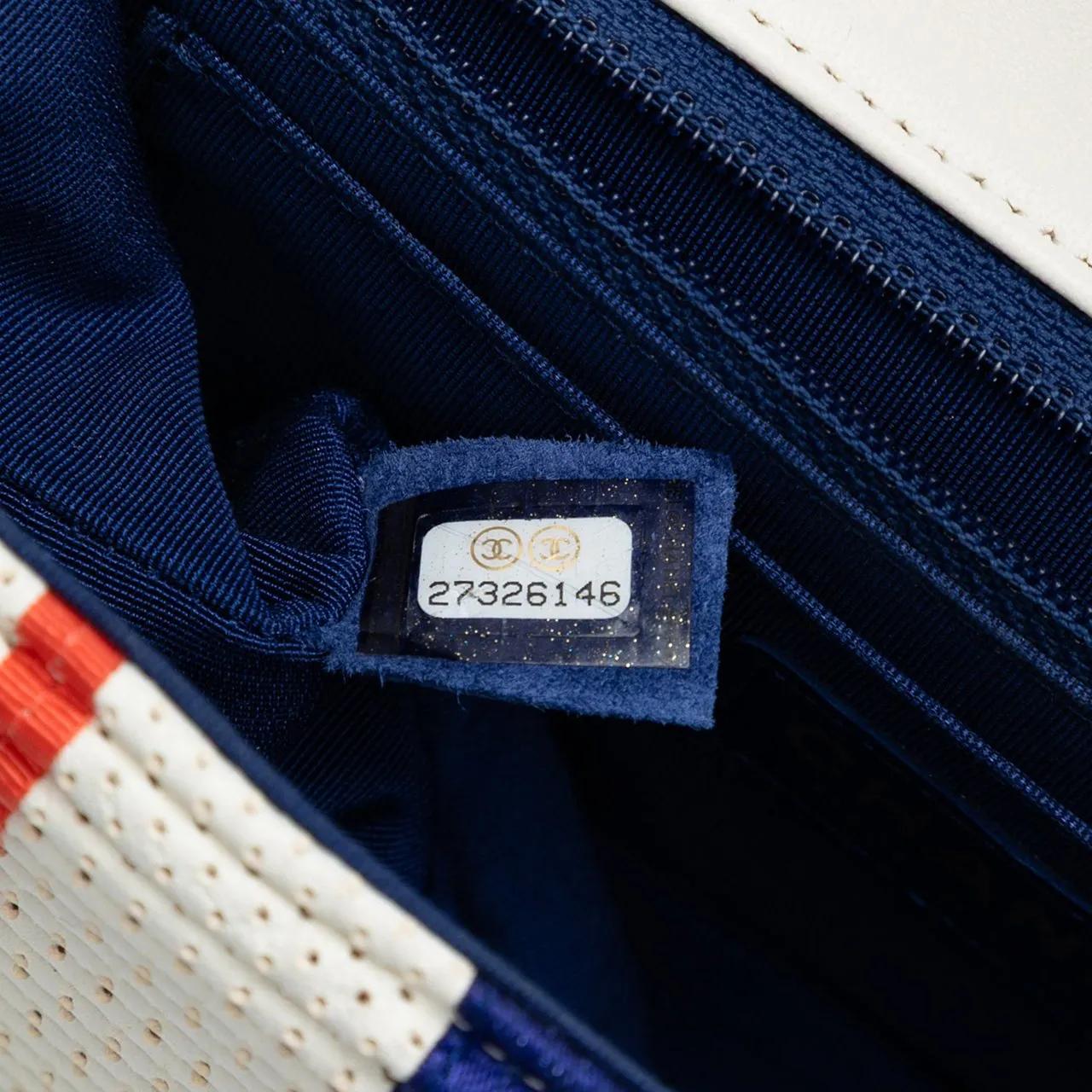 Thumbnail - Chanel Hobo Bags - Mini Rectangular Classic Pleated Perforated Lambsk - Gr. unisize - in Weiß - für Damen