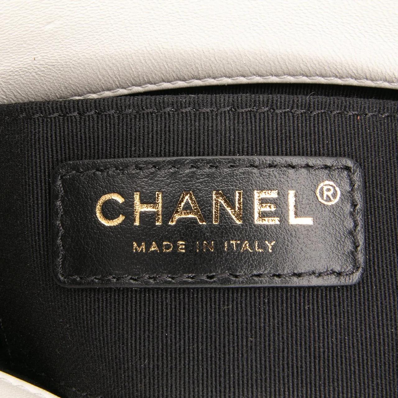 Thumbnail - Chanel Hobo Bags - Mini Quilted Lambskin Side Note Flap - Gr. unisize - in Weiß - für Damen