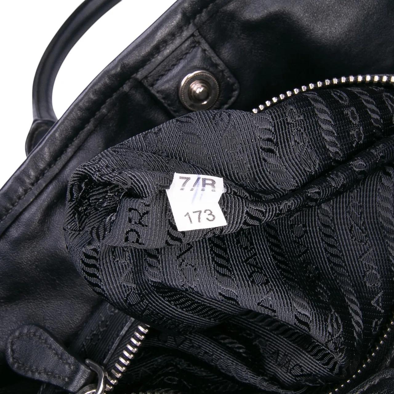 Thumbnail - Prada Hobo Bags - Vitello Trimmed Tessuto Satchel - Gr. unisize - in Schwarz - für Damen