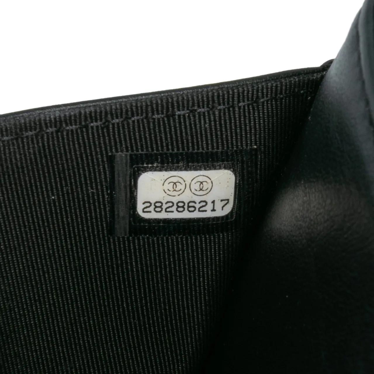 Thumbnail - Chanel Hobo Bags - Chevron Aged Calfskin Gabrielle Wallet On Chain - Gr. unisize - in Schwarz - für Damen