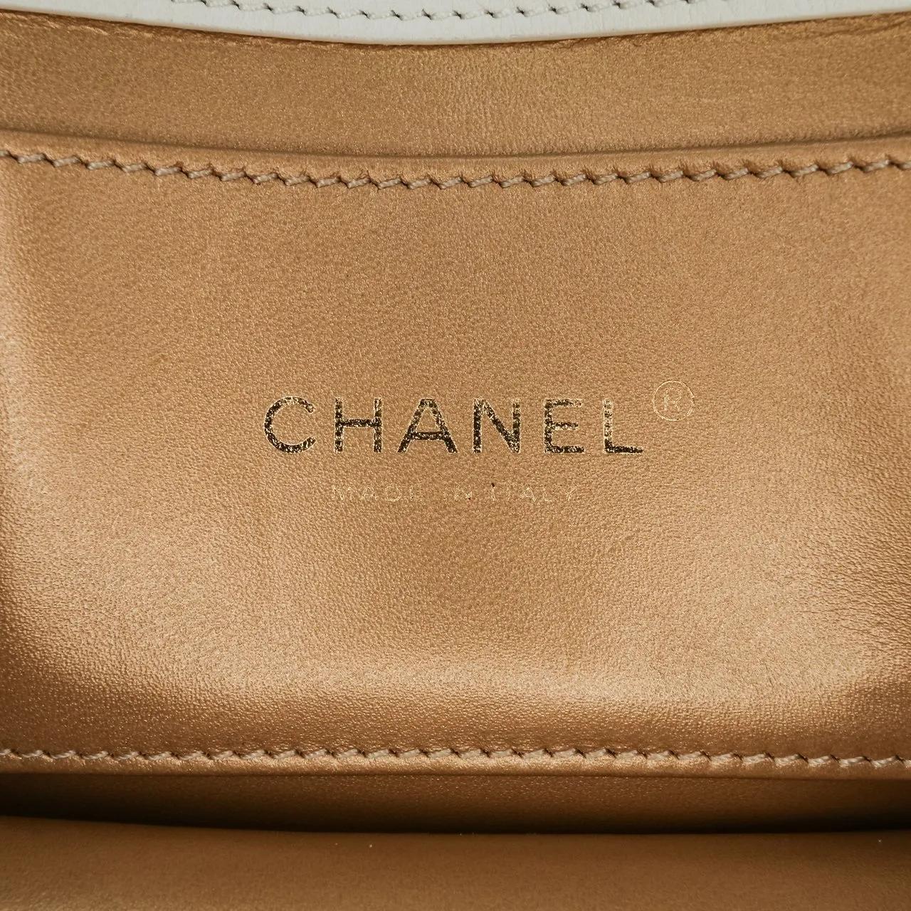 Thumbnail - Chanel Hobo Bags - Small CC Quilted Calfskin Crystal Pearl Full Flap - Gr. unisize - in Weiß - für Damen