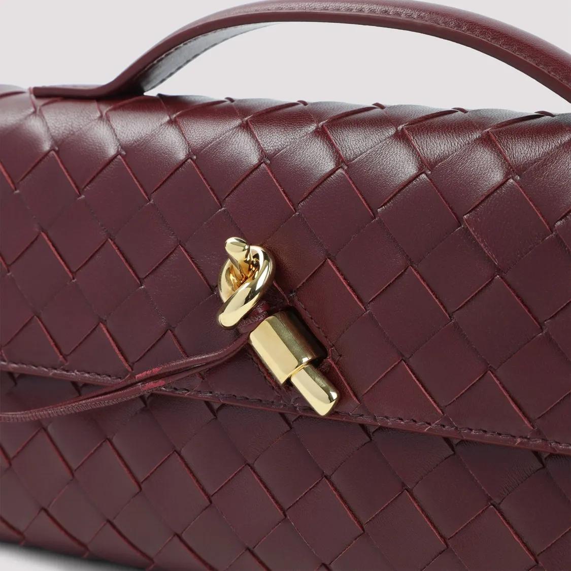 Thumbnail - Bottega Veneta Clutches - Fondant Intreccio Leather Clutch With Knot Closure - Gr. unisize - in Rot - für Damen